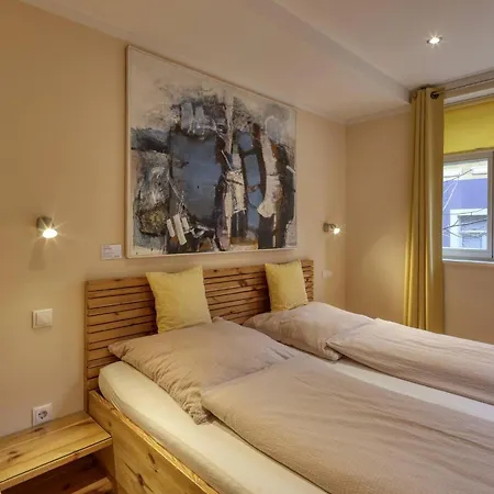 Apartment Charming 1-bedroom In Historic *